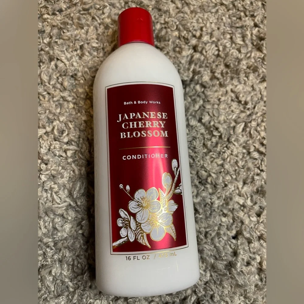 Bath & Body Works shampoo & conditioner
